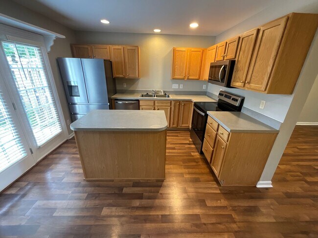 Foto del edificio - Charming Townhome in Greensboro
