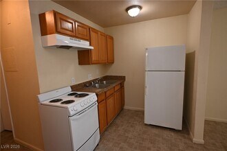 Building Photo - 3021 E Carey Ave