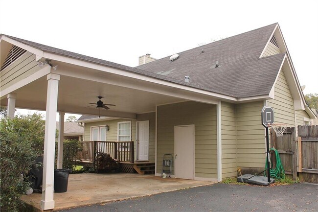Building Photo - 6509 Bienville Ct
