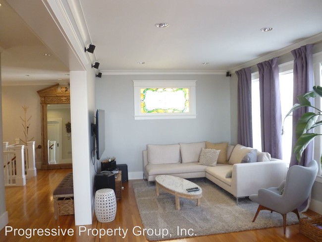 Building Photo - 3 br, 3 bath House - 171 Saturn Street