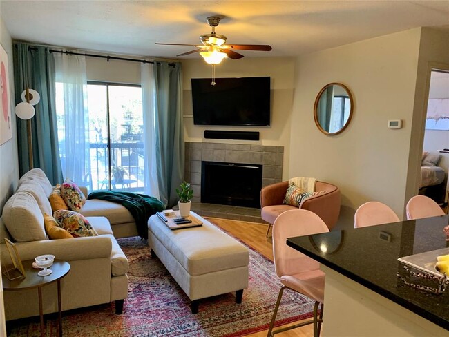 Building Photo - 8888 Tallwood Dr