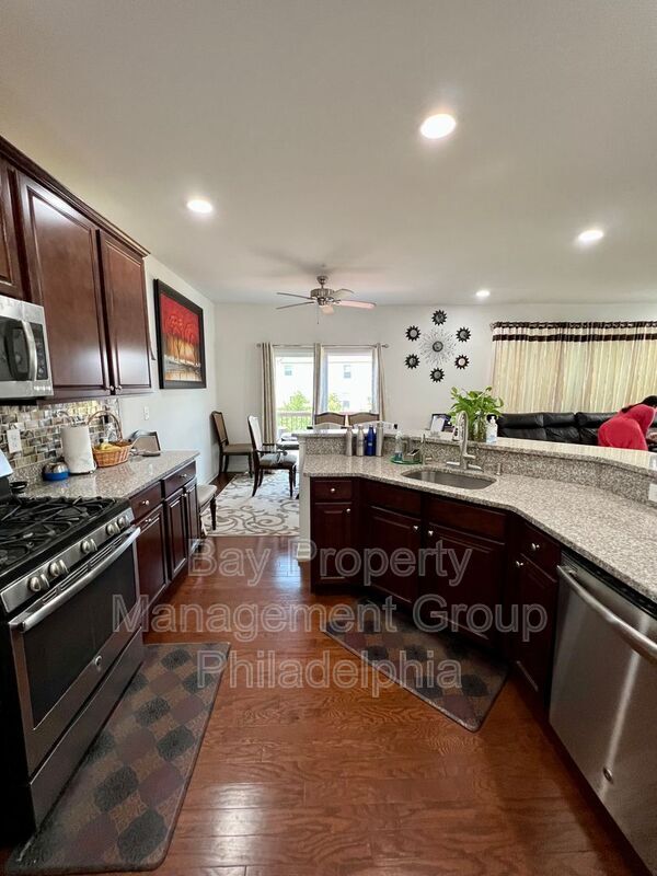 Foto del edificio - 151 Fairfield Cir N