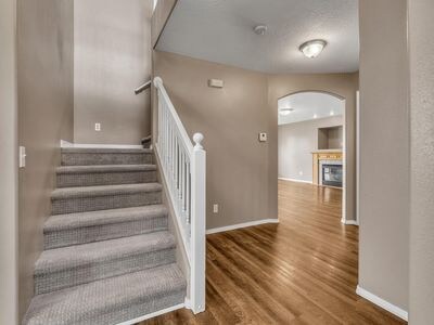 Foto del edificio - 9190 Torrey Ln