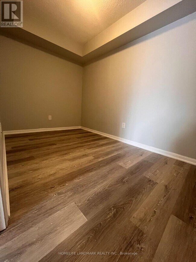 Photo du bâtiment - 400 Adelaide St E