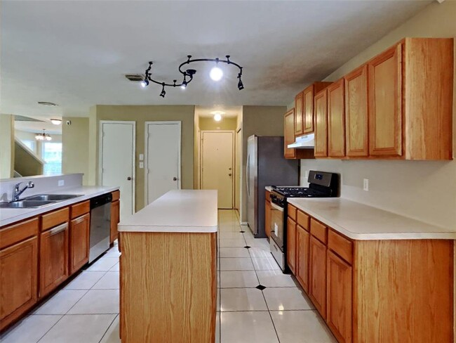 Building Photo - 14851 Dorray Ln