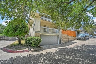 Building Photo - 8560 Park Ln