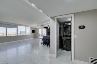 Building Photo - 205 E Harmon Ave