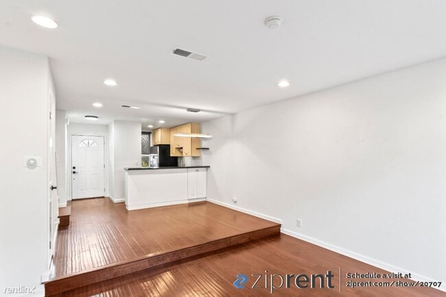 Building Photo - 2 br, 1.5 bath Townhome - 1018 San Souci, ...