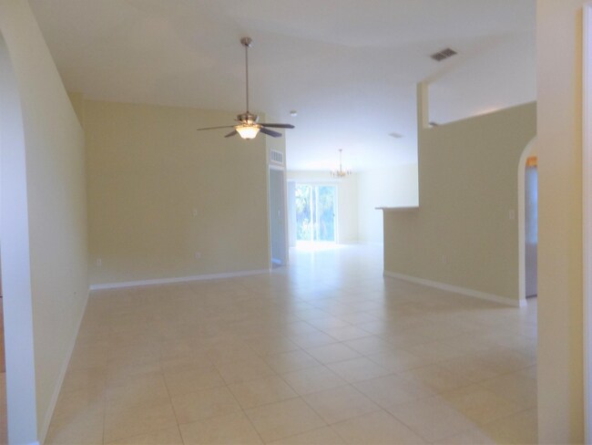 Building Photo - 8646 105th Ct