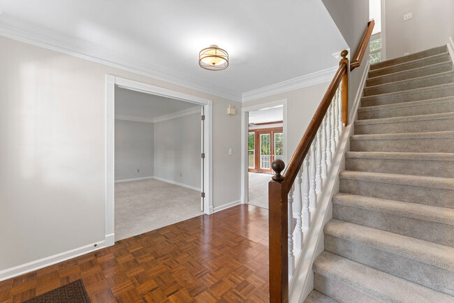 Foto del edificio - 170 West Ct