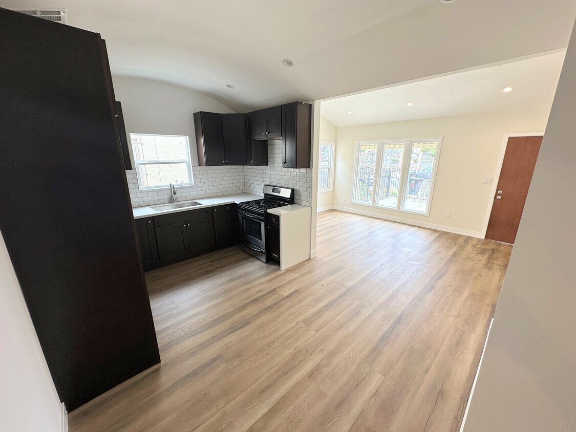 Front Unit, 2bd/1.5 bath with Central A/C ... - Front Unit, 2bd/1.5 bath with Central A/C ...