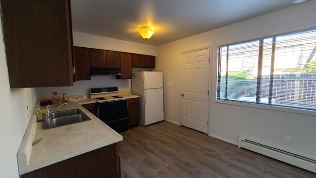 Building Photo - 1835 Mountain View Dr