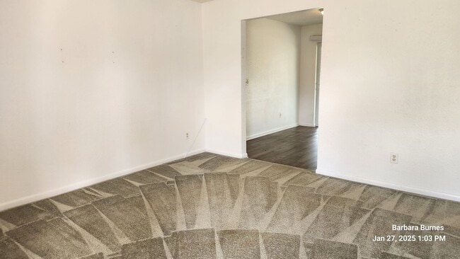 Building Photo - 3 bed 2 bath