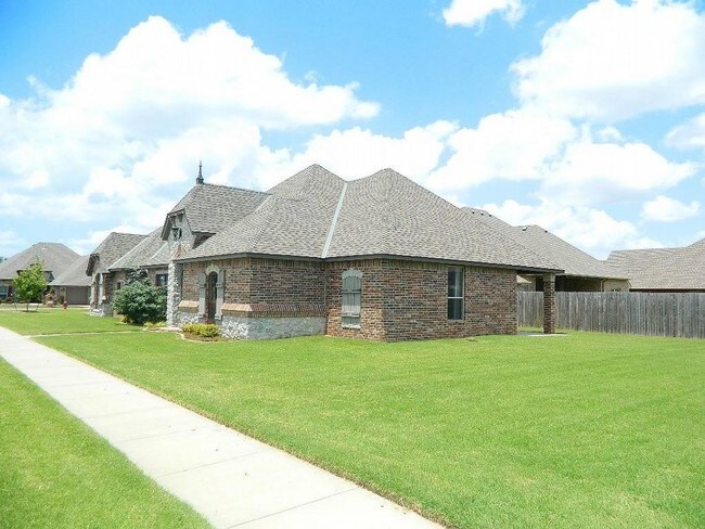 Building Photo - 1316 Sonoma Lakes Blvd Moore OK 73160
