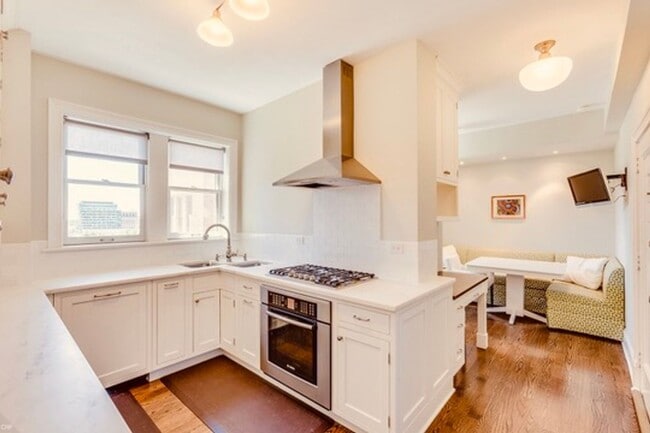 Building Photo - Exquisite 2-Bed, 2-Bath Luxury Condo in th...