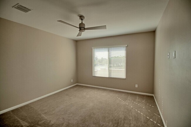 Building Photo - 1760 N Three Feathers Dr