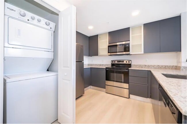 Foto del edificio - 5579 Millenia Park Blvd