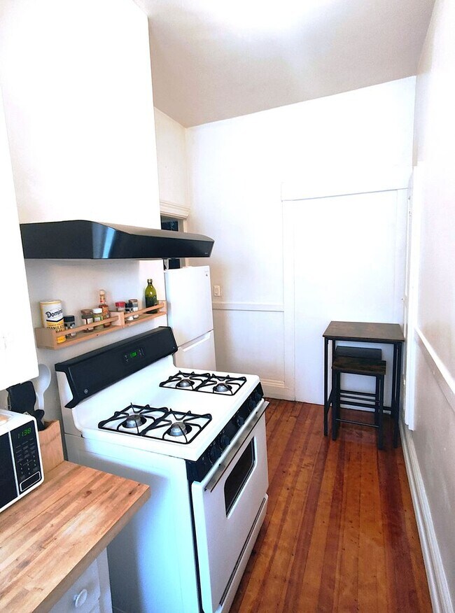 Foto del edificio - 123 Elmwood Ave