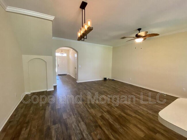 Building Photo - 585 Black Lion Dr NE