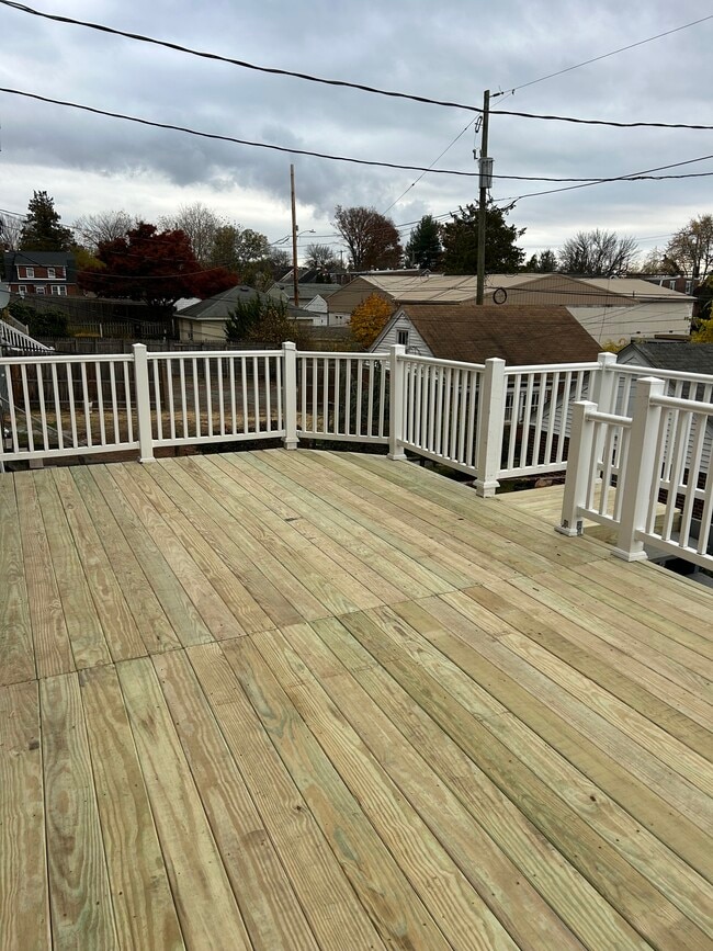 Building Photo - 816 E High St