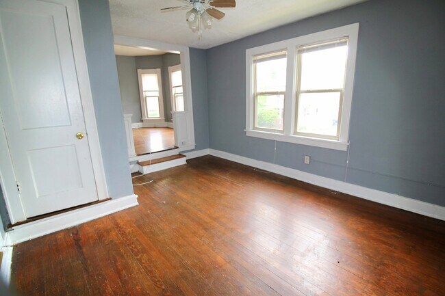 Dormitorio - 237 E Duncan St