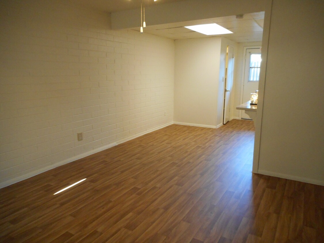 Dining Area - 2307 S McClintock Dr