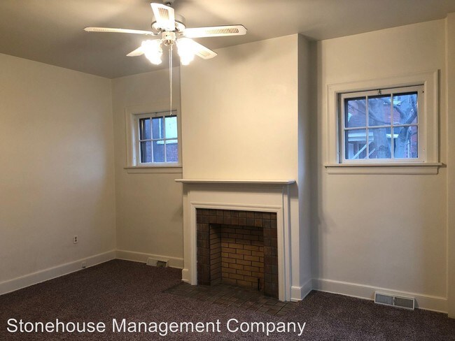 Foto del edificio - 358-360 W 7th St