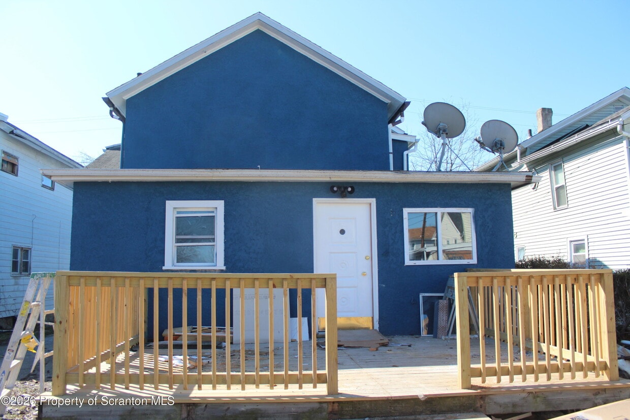 Building Photo - 335 Phelps St