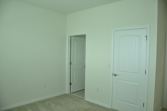 Building Photo - 16814 Oakboro St