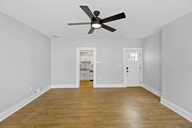 Building Photo - Mainstrasse Rental!