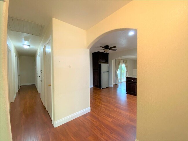 Building Photo - 2943 Wainwright Ave