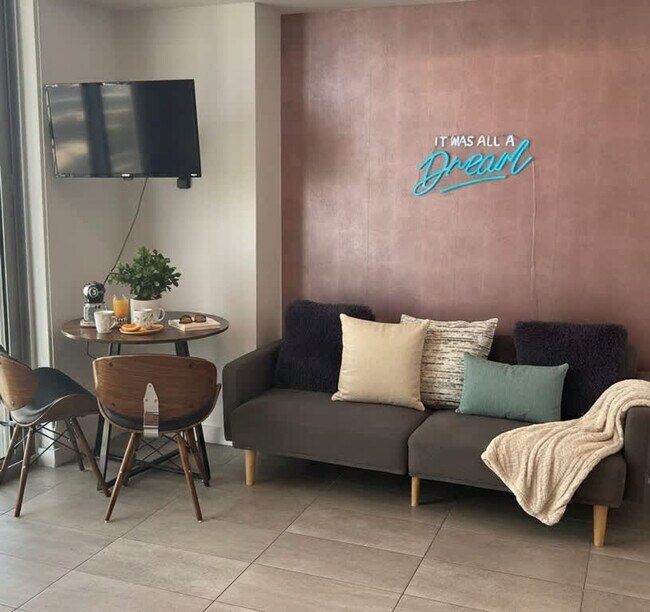 Building Photo - 227 NE 2nd St