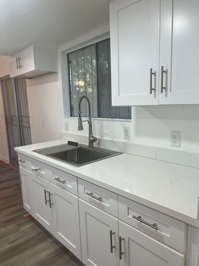Foto del edificio - 1250 E Shaw Ave