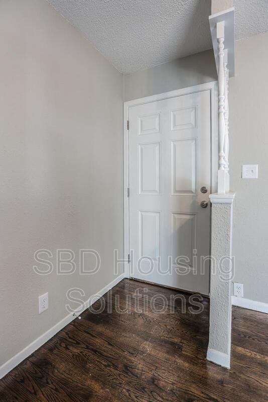 Building Photo - 1215 N Cedarcrest Dr