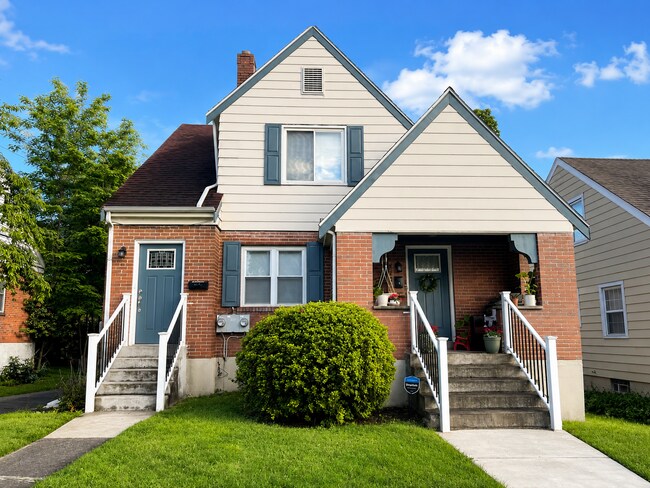 Building Photo - 4131 Oakwood Ave