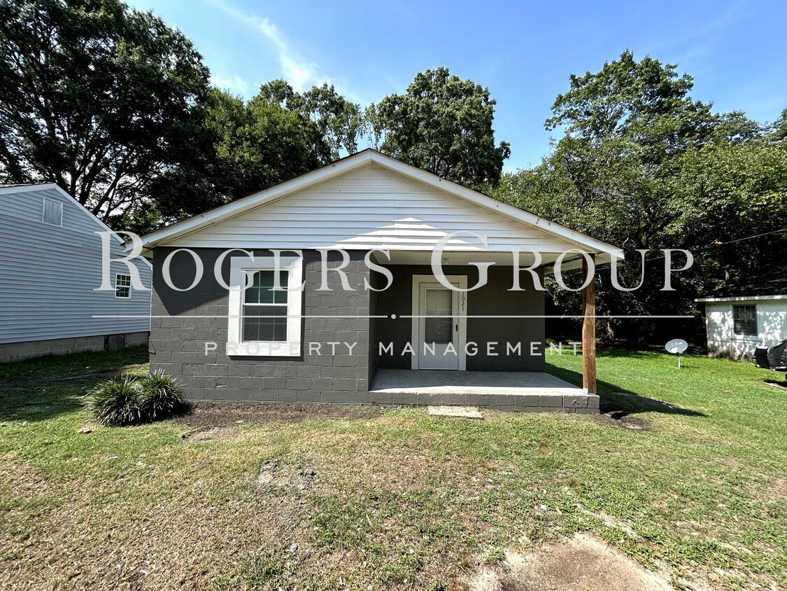 Primary Photo - 1021 Hughes St