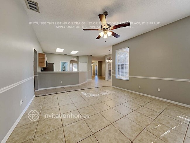 Foto del edificio - 1340 Crown Isle Cir