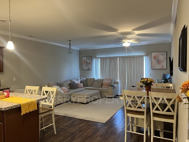 Foto del edificio - 1473 River Park Ln