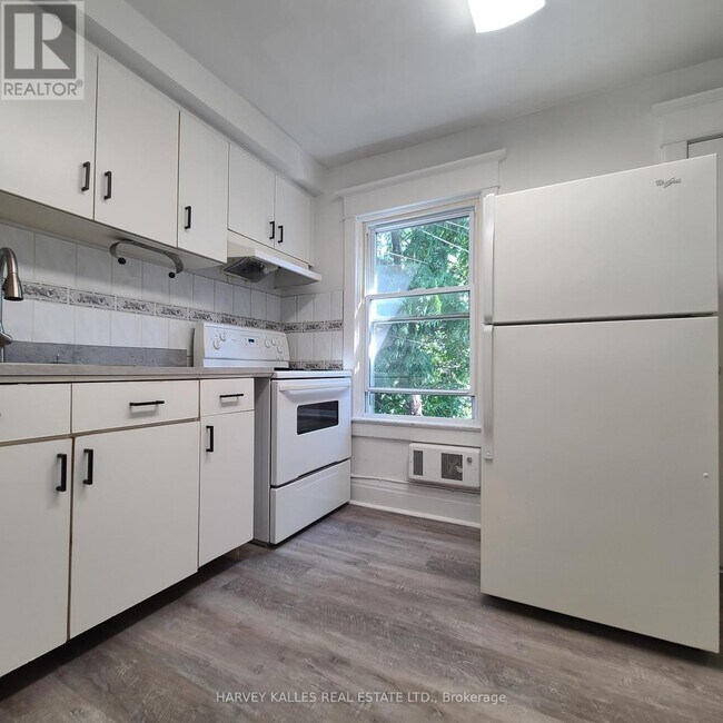 Photo du bâtiment - 1041 Ossington Ave