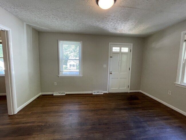 Foto del edificio - 4920 Sycamore Pl