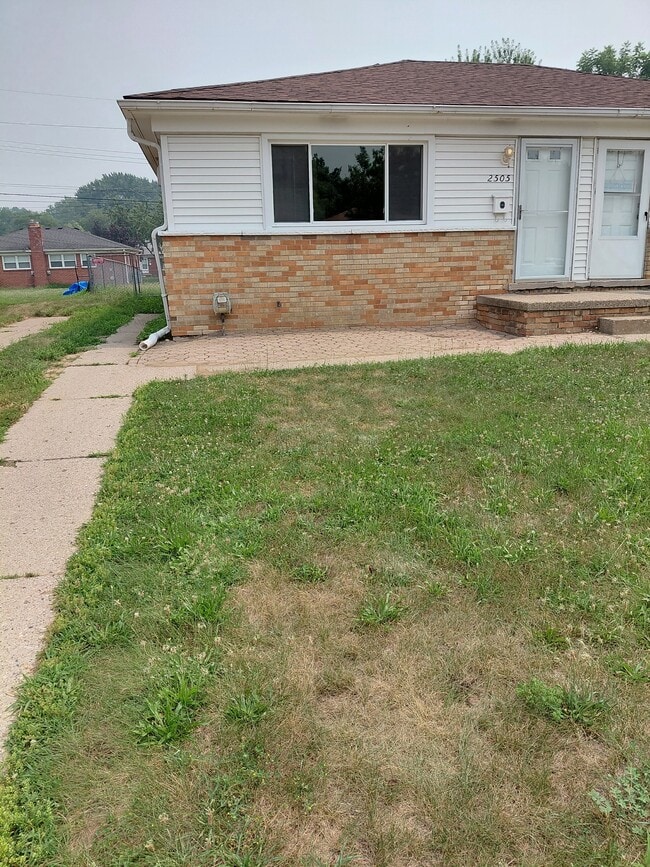 Building Photo - 2505 Stieber Ave
