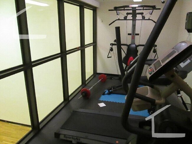 Building Photo - 2bed-2bath Modern building on MBTA GL-B