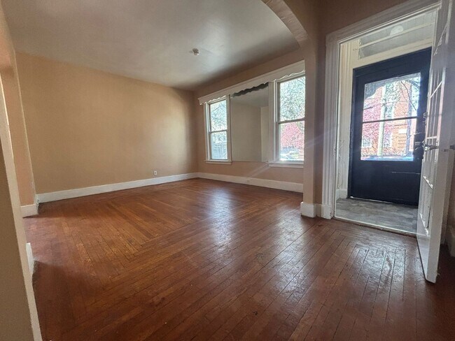 Building Photo - 37 Hotchkiss St