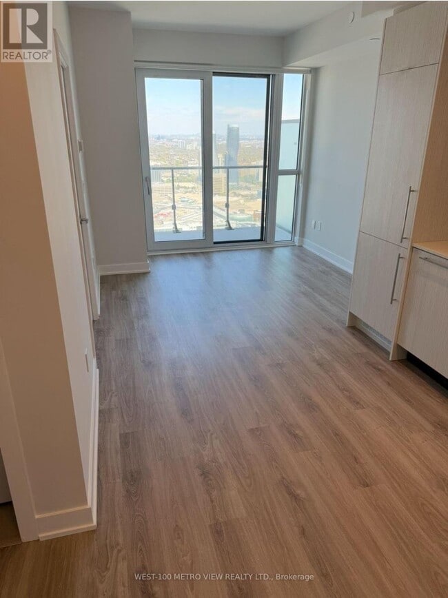 Photo du bâtiment - 430-4430 Square One Dr