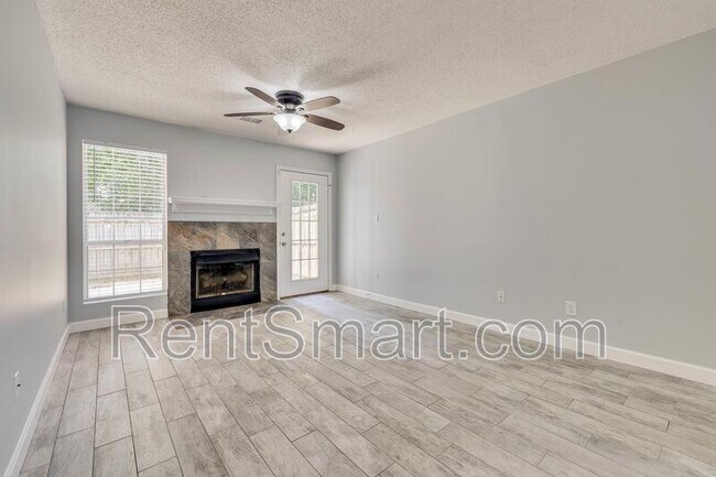 Foto del edificio - 4760 Brookwood Dr