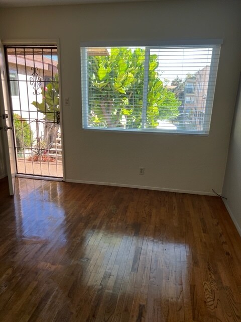 Building Photo - 853 Cerritos Ave