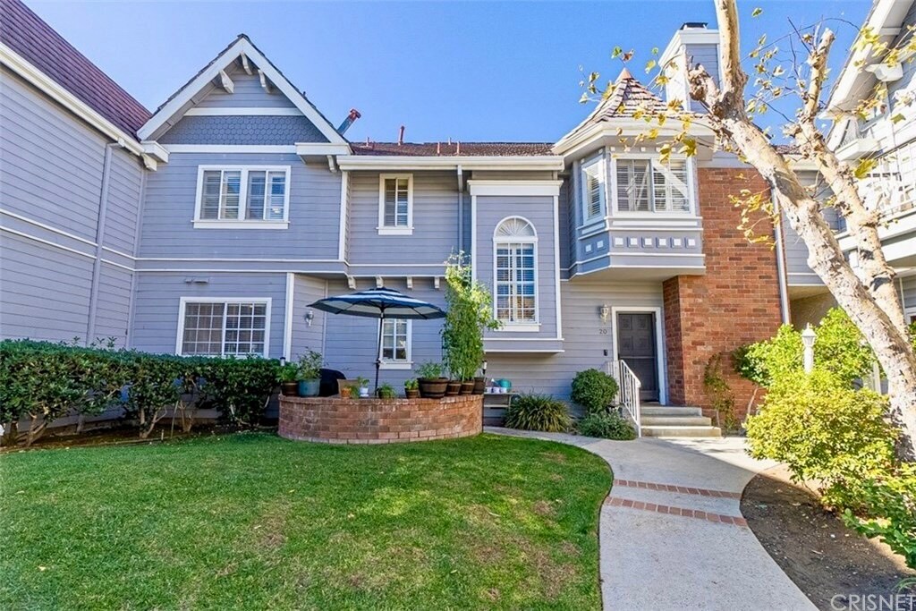Primary Photo - 18135 Burbank Blvd