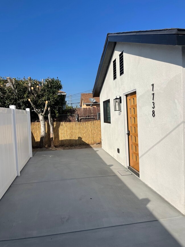 Building Photo - 7738 Whitsett Ave