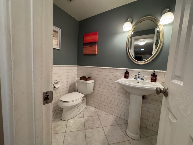 Building Photo - 848 Lincoln Blvd