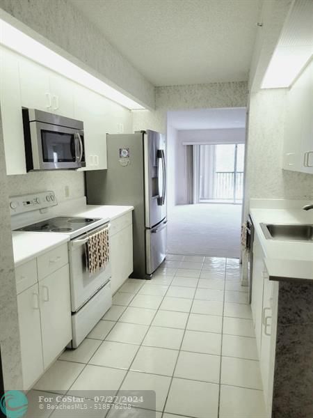 Building Photo - 571 SW 141st Ave